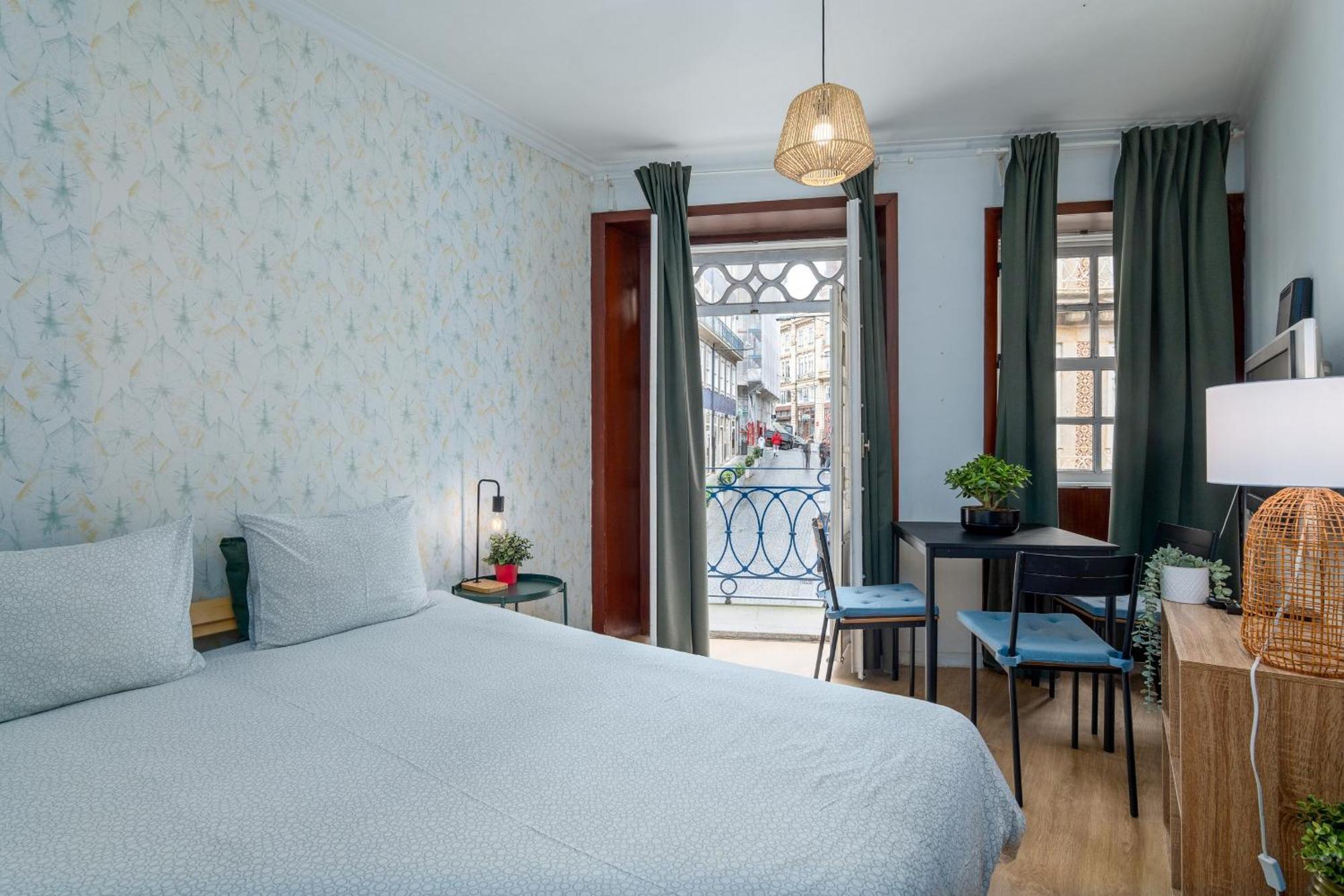 ポルトRenovated Feb25 Clerigos Cozy Balcony With Self Check Inアパートメント エクステリア 写真