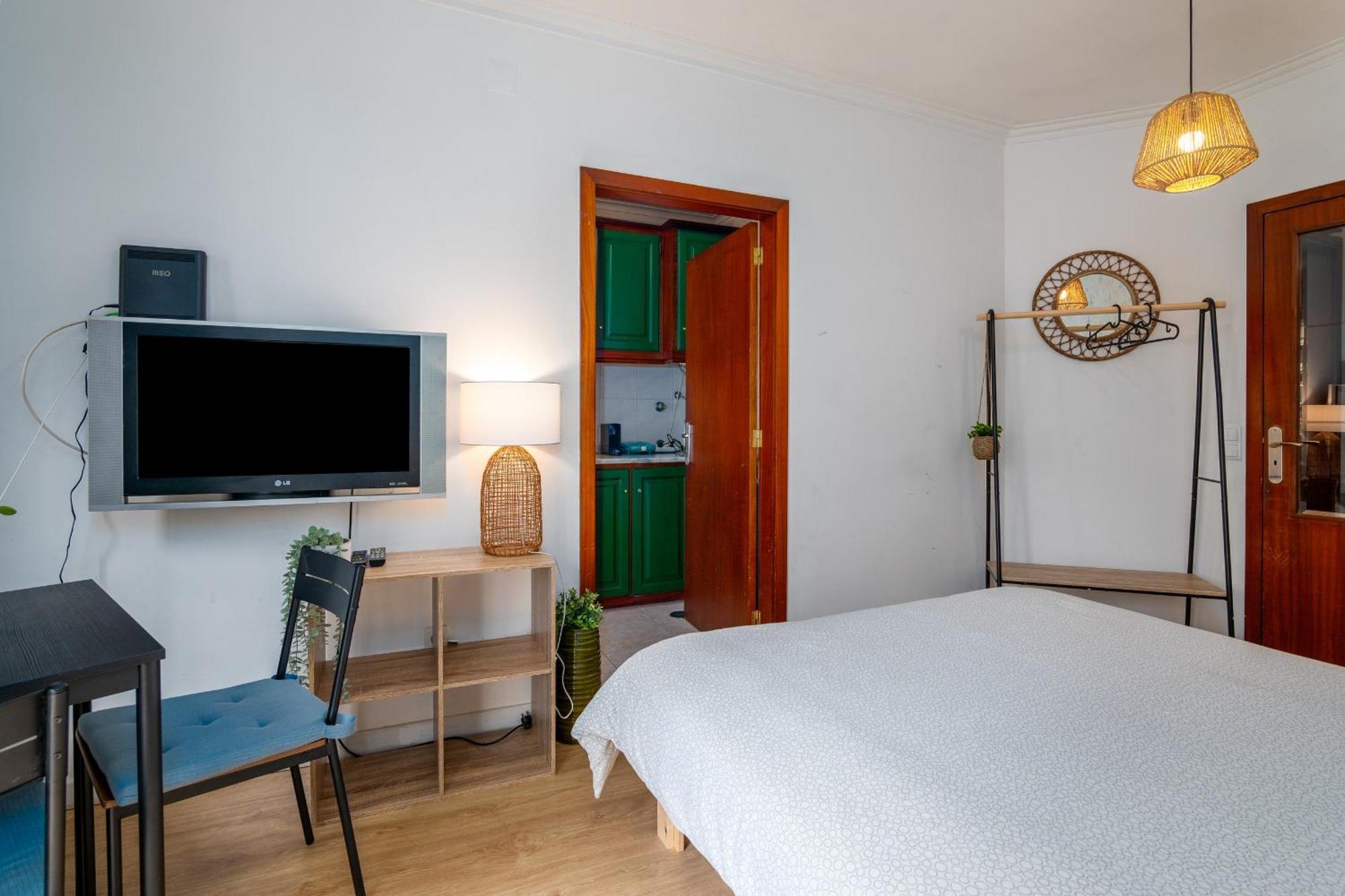 ポルトRenovated Feb25 Clerigos Cozy Balcony With Self Check Inアパートメント エクステリア 写真