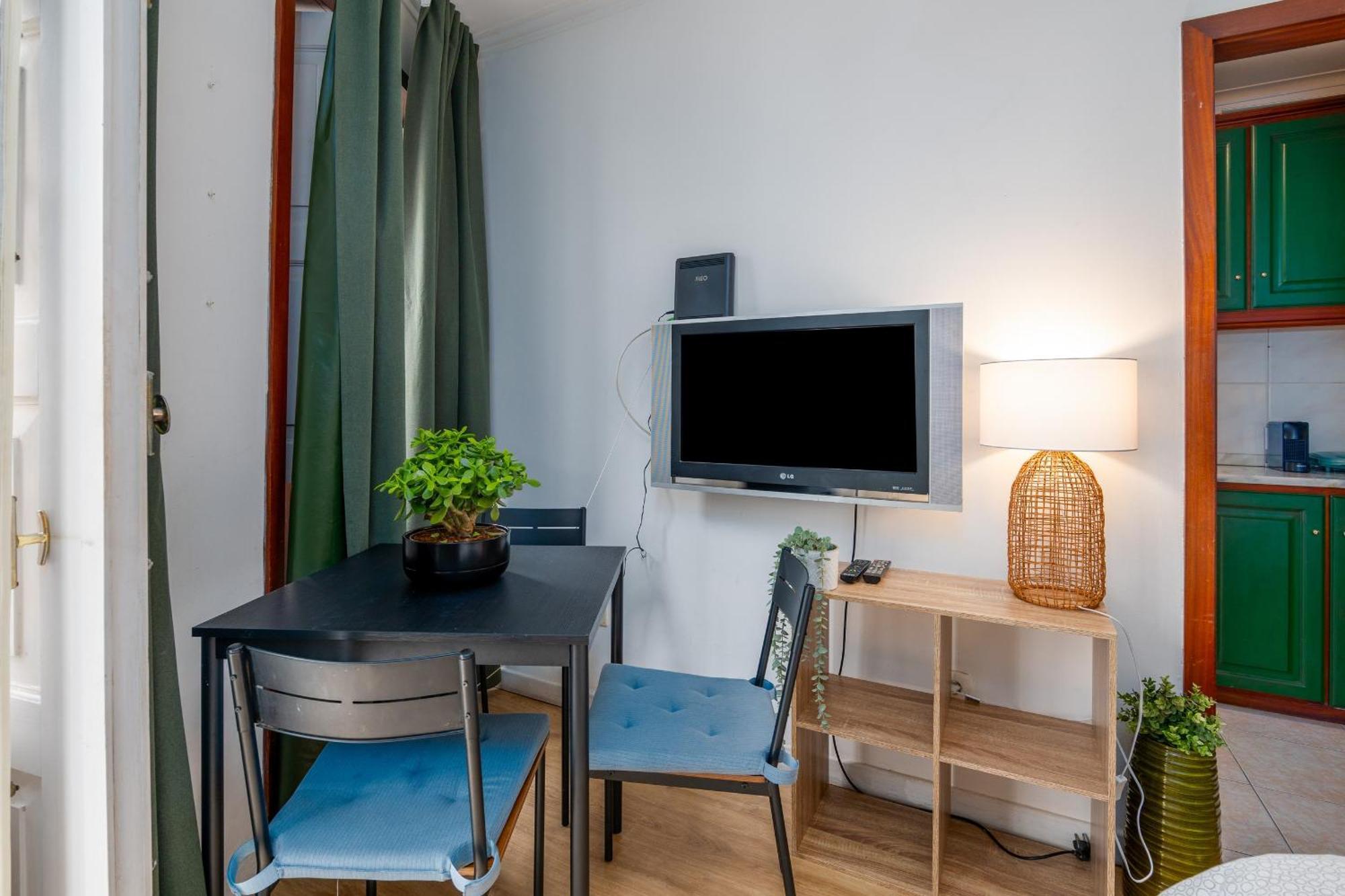 ポルトRenovated Feb25 Clerigos Cozy Balcony With Self Check Inアパートメント エクステリア 写真